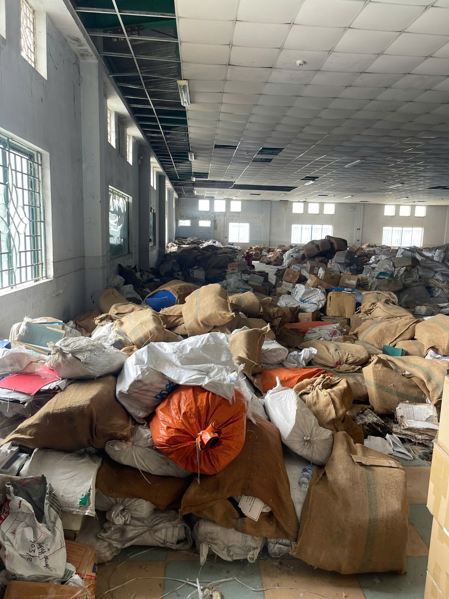 Kho trước khi vệ sinh